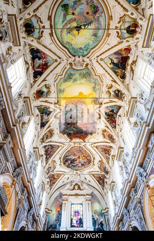 Fresques colorées au plafond de l'église du Gesu (également connue sous le nom de Casa Prodessa), Palerme, Sicile, Italie. Banque D'Images