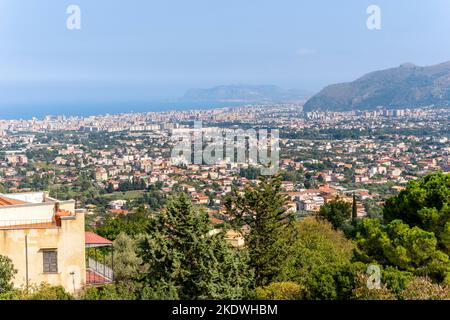Vue sur la ville de Palerme depuis Monreale, Palerme, Sicile, Italie. Banque D'Images