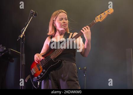 Édimbourg, Écosse, le 8th novembre 2022. Sigrid joue dans un Usher Hall emballé à Édimbourg sur la jambe britannique de son circuit Comment laisser aller. Banque D'Images