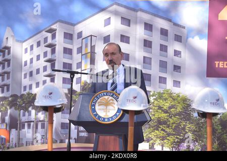 MIAMI, FLORIDE - NOVEMBRE 03 : Jorge Pérez, fondateur et PDG, assiste à l'inauguration et à la grande ouverture de deux des plus récents développements de logements abordables de TEDD à la tour Edison sur 03 novembre 2022, à Miami, en Floride. (Photo de JL/Sipa USA) crédit: SIPA USA/Alay Live News Banque D'Images