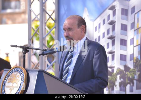 MIAMI, FLORIDE - NOVEMBRE 03 : Jorge Pérez, fondateur et PDG, assiste à l'inauguration et à la grande ouverture de deux des plus récents développements de logements abordables de TEDD à la tour Edison sur 03 novembre 2022, à Miami, en Floride. (Photo de JL/Sipa USA) crédit: SIPA USA/Alay Live News Banque D'Images