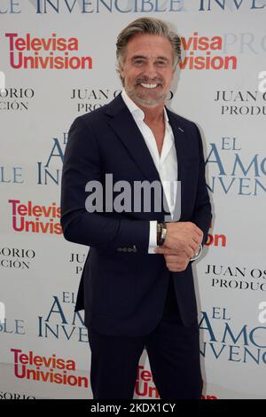 Mexico, Mexique. 8th novembre 2022. Juan Soler, pose lors de ''˜l'Amour invisible' (El Amor invisible) Conférence de presse d'opéra de savon au centre culturel Roberto Cantoral. On 8 novembre 2022 à Mexico, Mexique. (Image de crédit : © Jorge Gonzalez/eyepix via ZUMA Press Wire) Banque D'Images