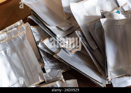 Emballages de cartons de lait collectés pour recyclage Banque D'Images