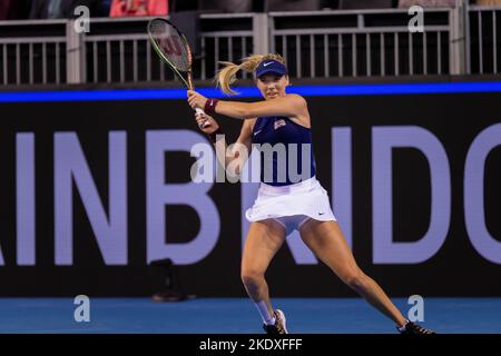 Glasgow, Écosse, le 8th novembre 2022. Yulia Putintseva, du Kazakhstan, joue Katie Boulter, de Grande-Bretagne, dans les étapes de groupe du Billy Jean Roi Cu Banque D'Images