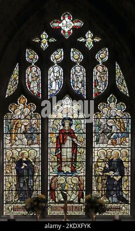 Vitraux de James Powell et fils de 1898 représentant Christ in Majesty entouré d'une foule de saints et d'anges, l'église Saint-Jacques, Clapham, Banque D'Images