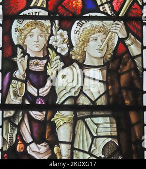 Vitrail de Percy Bacon représentant les Archanges Gabriel et Michael, St Peter's Church, Caversham, Berkshire Banque D'Images