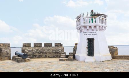 Vue sur le phare de Couraca, fort DIU, Inde. Banque D'Images