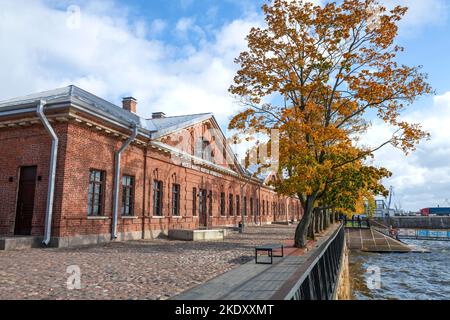 KRONSTHADT, RUSSIE - 07 OCTOBRE 2022 : l'ancien bâtiment du musée interactif des forts de Kronstadt (cuisine hollandaise), le jour ensoleillé d'octobre Banque D'Images