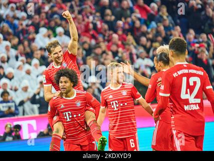 Munich, Allemagne. 08th novembre 2022. Leon GORETZKA, FCB 8 célèbre son but, heureux, rire, célébration, 3-1 avec Serge GNABREY, FCB 7 dans le match FC BAYERN MÜNCHEN - SV WERDER BREMEN 1.Ligue allemande de football le 8 novembre 2022 à Munich, Allemagne. Saison 2022/2023, match jour 14, 1.Bundesliga, FCB, München, 14.Spieltag crédit: Peter Schatz/Alay Live News Banque D'Images