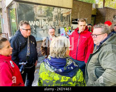 Travailleurs de la télévision et de la radio publiques flamandes, le VRT photographié lors d'une journée nationale d'action de tous les syndicats, à Bruxelles, le mercredi 09 novembre 2022. Le jour d'action s'applique à tous les services, publics et privés. BELGA PHOTO MAARTEN WEYNANTS Banque D'Images