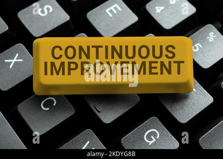 Légende de texte présentant l'amélioration continue, Word pour apporter de petites améliorations cohérentes au fil du temps Banque D'Images