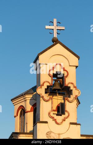 Clocher de l'église isolé contre le ciel bleu, église orthodoxe commémorative Banque D'Images