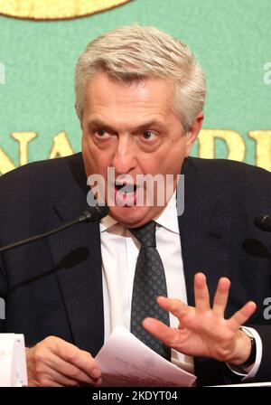 Tokyo, Japon. 9th novembre 2022. Le Haut Commissariat des Nations Unies pour les réfugiés (HCR), Filippo Grandi, prend la parole mercredi au Club de presse national du Japon à Tokyo, au 9 novembre 2022. Grandi a échangé des vues avec des représentants du gouvernement japonais et a rencontré des réfugiés ukrainiens vivant au Japon. Credit: Yoshio Tsunoda/AFLO/Alay Live News Banque D'Images