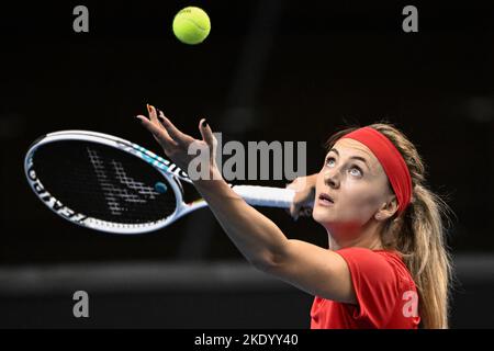 Glasgow, Écosse, 09/11/2022, Glasgow, Écosse, ROYAUME-UNI. 9th novembre 2022. La Belge Maryna Zanevska photographiée en action lors d'un match de tennis contre la Slovaque Schmiedlova, le deuxième match de l'égalité entre la Belgique et la Slovaquie dans la phase de groupe de la finale de la coupe Billie Jean King à Glasgow, en Écosse, le mercredi 09 novembre 2022. Le tournoi a lieu de 8 novembre jusqu'à 13 novembre 2022. BELGA PHOTO LAURIE DIEFFEMBACQ crédit: Belga News Agency/Alay Live News Banque D'Images