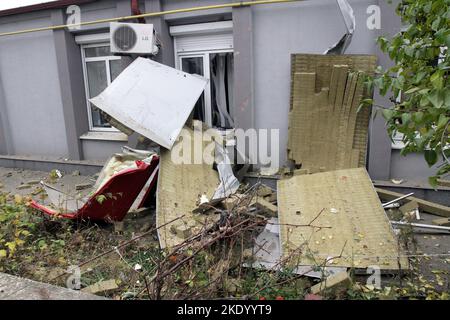 DNIPRO, UKRAINE - 9 NOVEMBRE 2022 - Une entreprise logistique est détruite après une attaque de drone kamikaze russe, Dnipro, Ukraine centrale. Banque D'Images