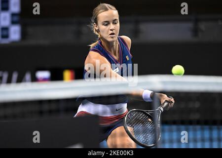 Glasgow, Écosse, 09/11/2022, Glasgow, Écosse, ROYAUME-UNI. 9th novembre 2022. Anna Karolina Schmiedlova, de Slovaquie, a photographié en action lors d'un match de tennis contre Zanevska Belge, le deuxième match de l'égalité entre la Belgique et la Slovaquie dans la phase de groupe des finales de la coupe Billie Jean King à Glasgow, en Écosse, le mercredi 09 novembre 2022. Le tournoi a lieu de 8 novembre jusqu'à 13 novembre 2022. BELGA PHOTO LAURIE DIEFFEMBACQ crédit: Belga News Agency/Alay Live News Banque D'Images