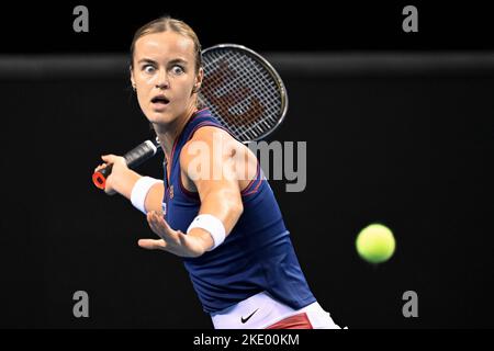 Glasgow, Écosse, 09/11/2022, Glasgow, Écosse, ROYAUME-UNI. 9th novembre 2022. Anna Karolina Schmiedlova, de Slovaquie, a photographié en action lors d'un match de tennis contre Zanevska Belge, le deuxième match de l'égalité entre la Belgique et la Slovaquie dans la phase de groupe des finales de la coupe Billie Jean King à Glasgow, en Écosse, le mercredi 09 novembre 2022. Le tournoi a lieu de 8 novembre jusqu'à 13 novembre 2022. BELGA PHOTO LAURIE DIEFFEMBACQ crédit: Belga News Agency/Alay Live News Banque D'Images