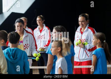 Rijeka, Croatie. 09th novembre 2022. Ana Konjuh et Donna Vekic de Croatie pendant la Journée des enfants avant le match de la coupe du Roi Billie Jean entre la Croatie et l'Allemagne, sur 9 novembre 2022 à Rijeka, Croatie. Photo: Nel Pavletic/PIXSELL Credit: Pixsell photo & Video Agency/Alay Live News Banque D'Images