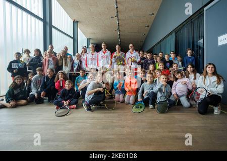 Rijeka, Croatie. 09th novembre 2022. Petra Marcinko, Tara Wurth, Petra Martic, Ana Konjuh et Donna Vekic de Croatie posent avec des enfants pendant la Journée des enfants avant le match de la coupe du Roi Jean Billie entre la Croatie et l'Allemagne, sur 9 novembre 2022 à Rijeka, Croatie. Photo: Nel Pavletic/PIXSELL Credit: Pixsell photo & Video Agency/Alay Live News Banque D'Images