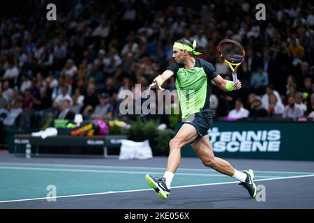 Rafael 'Rafa' Nadal, d'Espagne, a fait un coup de main lors des Rolex Paris Masters, ATP Masters 1000 tennis Tournament, sur 2 novembre 2022 à l'Accor Arena de Banque D'Images