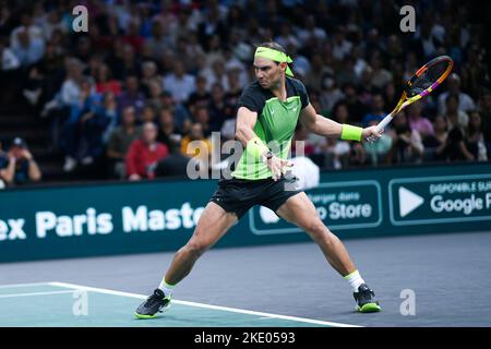 Rafael 'Rafa' Nadal, d'Espagne, a fait un coup de main lors des Rolex Paris Masters, ATP Masters 1000 tennis Tournament, sur 2 novembre 2022 à l'Accor Arena de Banque D'Images