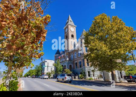 Arkansas, OCT 2 2022 - vue extérieure ensoleillée du palais de justice historique du comté de Washington Banque D'Images