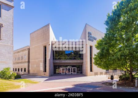Arkansas, OCT 2 2022 - vue extérieure ensoleillée du Centre Bell Engineering de l'Université de l'Arkansas Banque D'Images