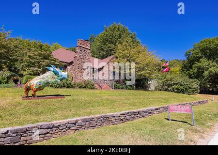 Arkansas, OCT 2 2022 - vue extérieure ensoleillée du musée Clinton House Banque D'Images