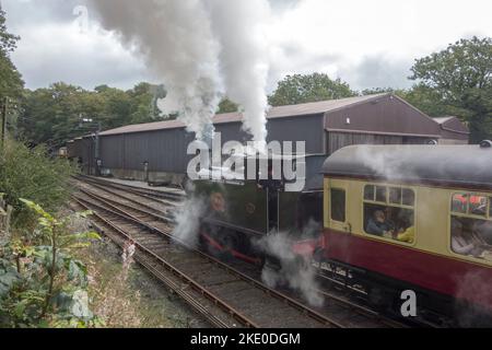 Train à vapeur sur le chemin de fer Lakeside and Haverthwaite, Un chemin de fer historique de 3,2 km de long (5,1 km) à Cumbria, en Angleterre. Banque D'Images