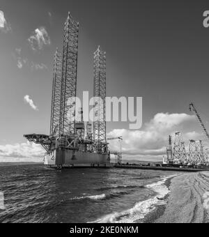 L'image est celle de l'engin d'exploration du gaz dans le chantier de réparation du terminal de Nigg à Nigg sur la péninsule de Nigg à Caithness Banque D'Images