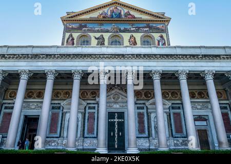 Rome, Italie - 04-12/2018: La façade de la basilique papale de Saint-Paul à l'extérieur des murs Banque D'Images