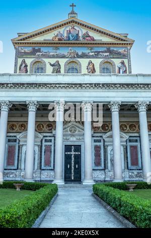 Rome, Italie - 04-12/2018: La façade de la basilique papale de Saint-Paul à l'extérieur des murs Banque D'Images