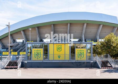 Vue générale du magasin officiel du club de football du FC Nantes à l'extérieur du stade de la Beaujoire à Nantes, France. Banque D'Images