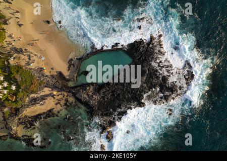 Une vue aérienne de la plage de Boucan-Canot à l'ouest de l'île de la Réunion par une journée ensoleillée Banque D'Images