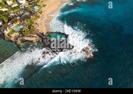 Une vue aérienne de la plage de Boucan-Canot à l'ouest de l'île de la Réunion par une journée ensoleillée Banque D'Images