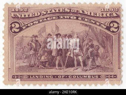 USA - 1893: Timbre-poste de 2 cents brun-violet représentant scène Landing de Columbus, Columbian issue. L'exposition mondiale de la Colombie de 1893 a commémoré le 400th anniversaire de l'atterrissage de Christophe Colomb dans les Amériques. Les timbres étaient intéressants et attrayants, conçus pour attirer non seulement les collectionneurs de timbres-poste, mais aussi les historiens, les artistes et bien sûr le grand public qui les ont achetés en nombre record en raison du fanfare de l'exposition colombienne de l'exposition mondiale de 1892 à Chicago, Illinois Banque D'Images