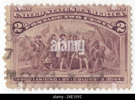 USA - 1893: Timbre-poste de 2 cents brun-violet représentant scène Landing de Columbus, Columbian issue. L'exposition mondiale de la Colombie de 1893 a commémoré le 400th anniversaire de l'atterrissage de Christophe Colomb dans les Amériques. Les timbres étaient intéressants et attrayants, conçus pour attirer non seulement les collectionneurs de timbres-poste, mais aussi les historiens, les artistes et bien sûr le grand public qui les ont achetés en nombre record en raison du fanfare de l'exposition colombienne de l'exposition mondiale de 1892 à Chicago, Illinois Banque D'Images