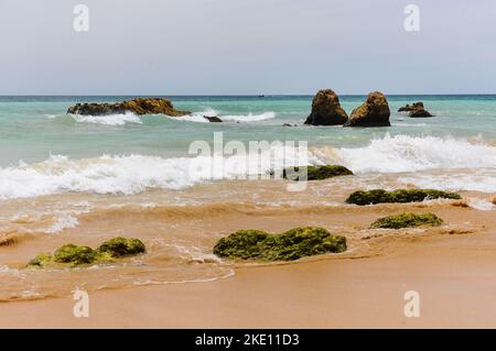 Praia dos Tres Castelos au Portugal Banque D'Images