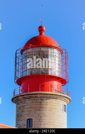 Majesté maritime : le phare de Cabo de São Vicente à Sagres, Algarve Banque D'Images