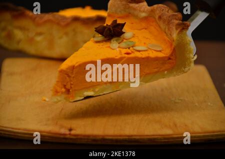 Tarte à la citrouille maison faite pour Thanksgiving. Banque D'Images