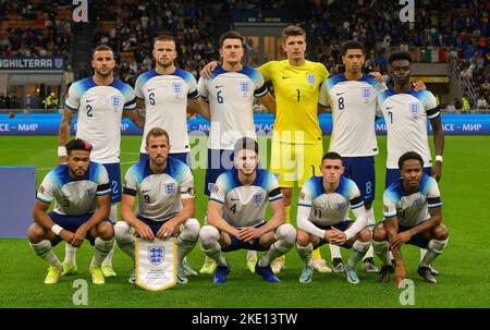 23 Oct 2022 - Italie / Angleterre - Ligue des Nations de l'UEFA - Groupe 3 - San Siro le Groupe de l'équipe d'Angleterre avant le match de la Ligue des Nations de l'UEFA contre l'Italie. Nick Pope, Kyle Walker, Reece James, Declan Race, Eric Dier, Harry Maguire, Bukayo Saka, Jude Bellingham, Harry Kane, Raheem Sterling, Phil Foden. Image : Mark pain / Alamy Banque D'Images