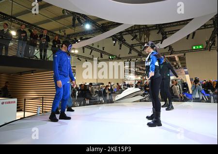 Rho Fiera Milano, Rho, Italie, 09 novembre 2022, eicma exposition internationale de cycle, moto, stand de danse yamaha pendant EICMA - 2022 exposition internationale de cycle, moto - News Banque D'Images