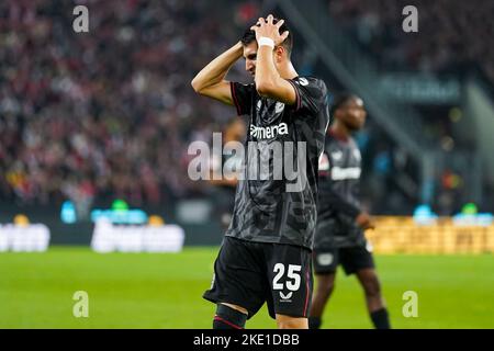 COLOGNE, ALLEMAGNE - NOVEMBRE 9: Exequiel Palacios de Bayer 04 Leverkusen déçu pendant le match de Bundesliga entre 1. FC Koln et Bayer 04 Leverkusen au RheinEnergieStadion sur 9 novembre 2022 à Cologne, Allemagne (photo de René Nijhuis/Orange Pictures) Banque D'Images