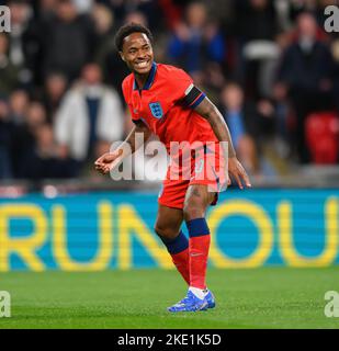 26 septembre 2022 - Angleterre / Allemagne - Ligue des Nations de l'UEFA - Ligue A - Groupe 3 - Stade Wembley Raheem Sterling, l'équipe d'Angleterre, réagit à manquer une chance facile lors du match de la Ligue des Nations de l'UEFA contre l'Allemagne. Image : Mark pain / Alamy Live News Banque D'Images