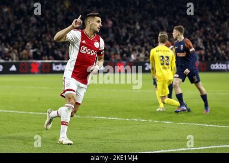 AMSTERDAM - Dusan Tadic d'Ajax célèbre l'année 1-0 lors du match hollandais entre AFC Ajax et vitesse à l'arène Johan Cruijff sur 9 novembre 2022 à Amsterdam, pays-Bas. ANP MAURICE VAN STEEN Banque D'Images