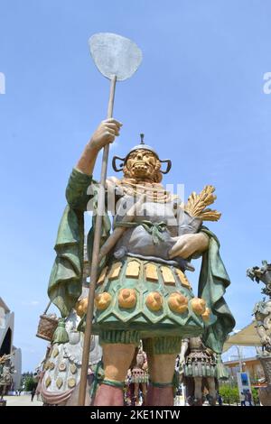 Milan, Italie - 25 juin 2015: Statue de Fornaro - boulanger debout dans un groupe de statues des gens de l'alimentation par Dante Ferretti à l'Expo Milano 2015. Banque D'Images