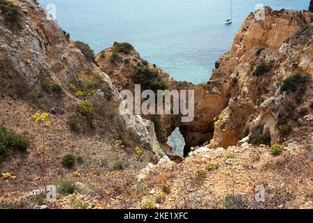 Randonnée le long de la côte de l'Algarve de Burgau à Lagos Banque D'Images