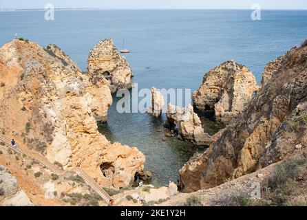 Randonnée le long de la côte de l'Algarve de Burgau à Lagos Banque D'Images
