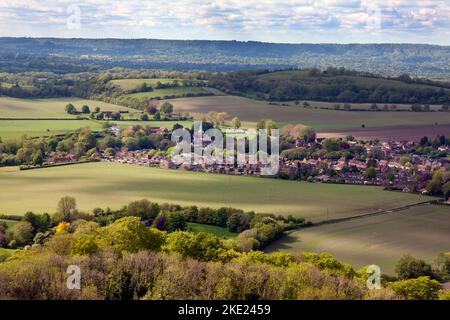 Vue sur le village de South Harting depuis Harting Down, South Downs, West Sussex, Angleterre Banque D'Images