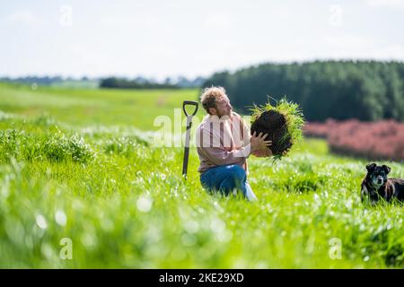 agriculture agronomie accès à la science de la croissance végétale et de la santé des sols dans un domaine par un chercheur étudiant à l'université en australie Banque D'Images